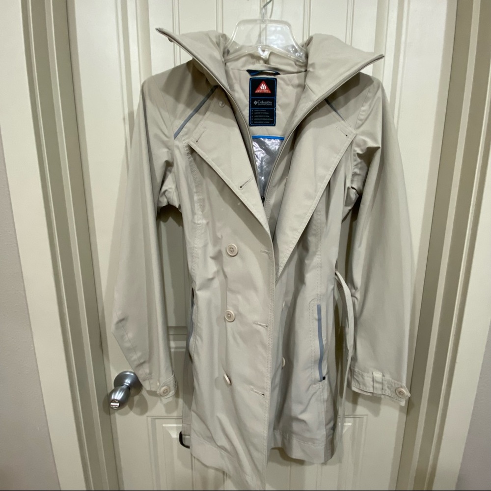 Columbia raincoat/trench coat size S EUC